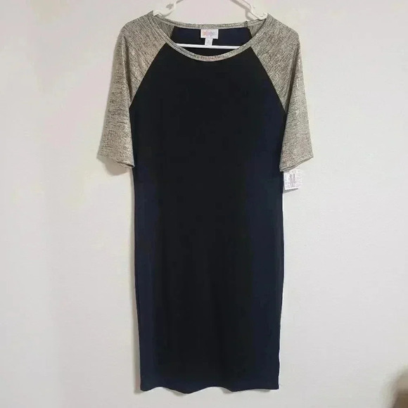 LuLaRoe Dresses & Skirts - NWT LuLaRoe Holiday Julia Dress